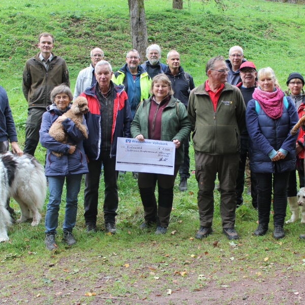 1000 Euro für die Bildungsarbeit mit den Jun ior-Rangern.
